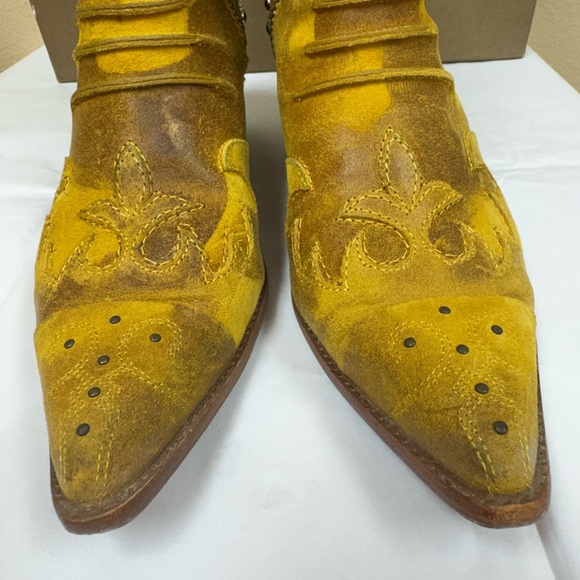 Donald J Pliner Soroh vintage suede boots - Picture 7 of 13